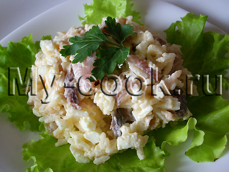 Салат с копченой рыбой и рисом "Японский"