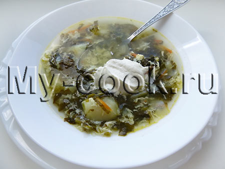 Картофельный суп со щавелем и яйцом