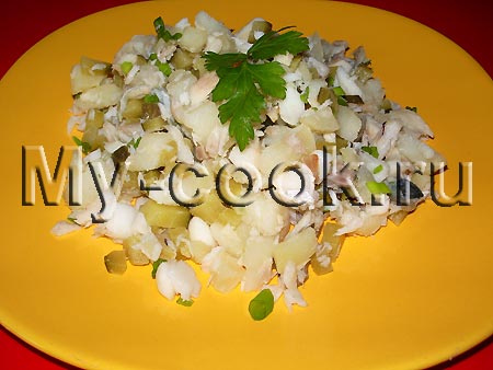 Салат с рыбой и овощами