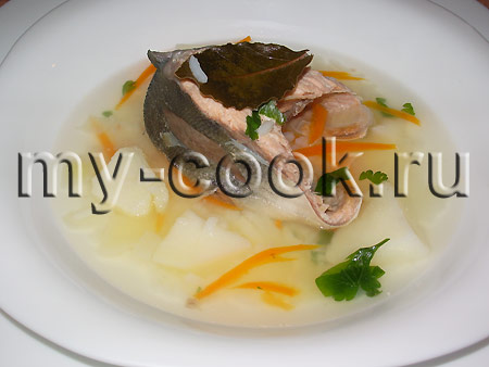 Суп с лососем, рисом и картофелем