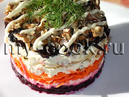 Овощной салат-торт с грецкими орехами