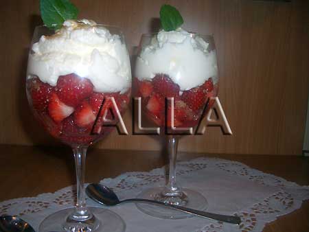 Десерт Клубника со сливками