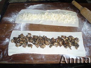 Круговой слоёный пирог с грибами и брынзой